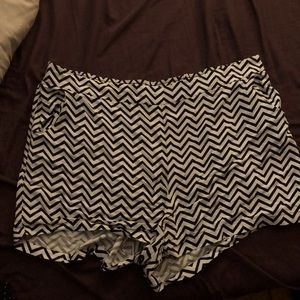 TORRID SIZE 4 SHORTS